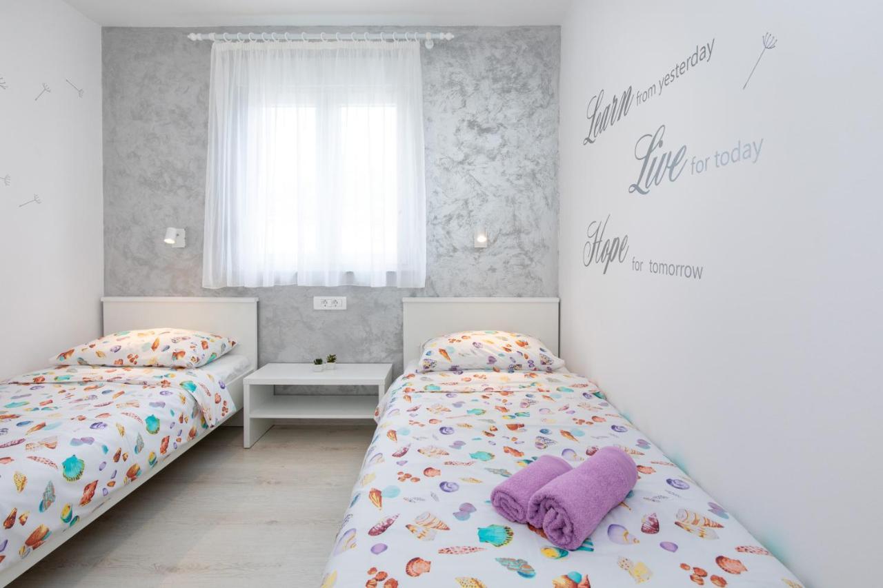 Apartment Blazi Njivice Exterior foto